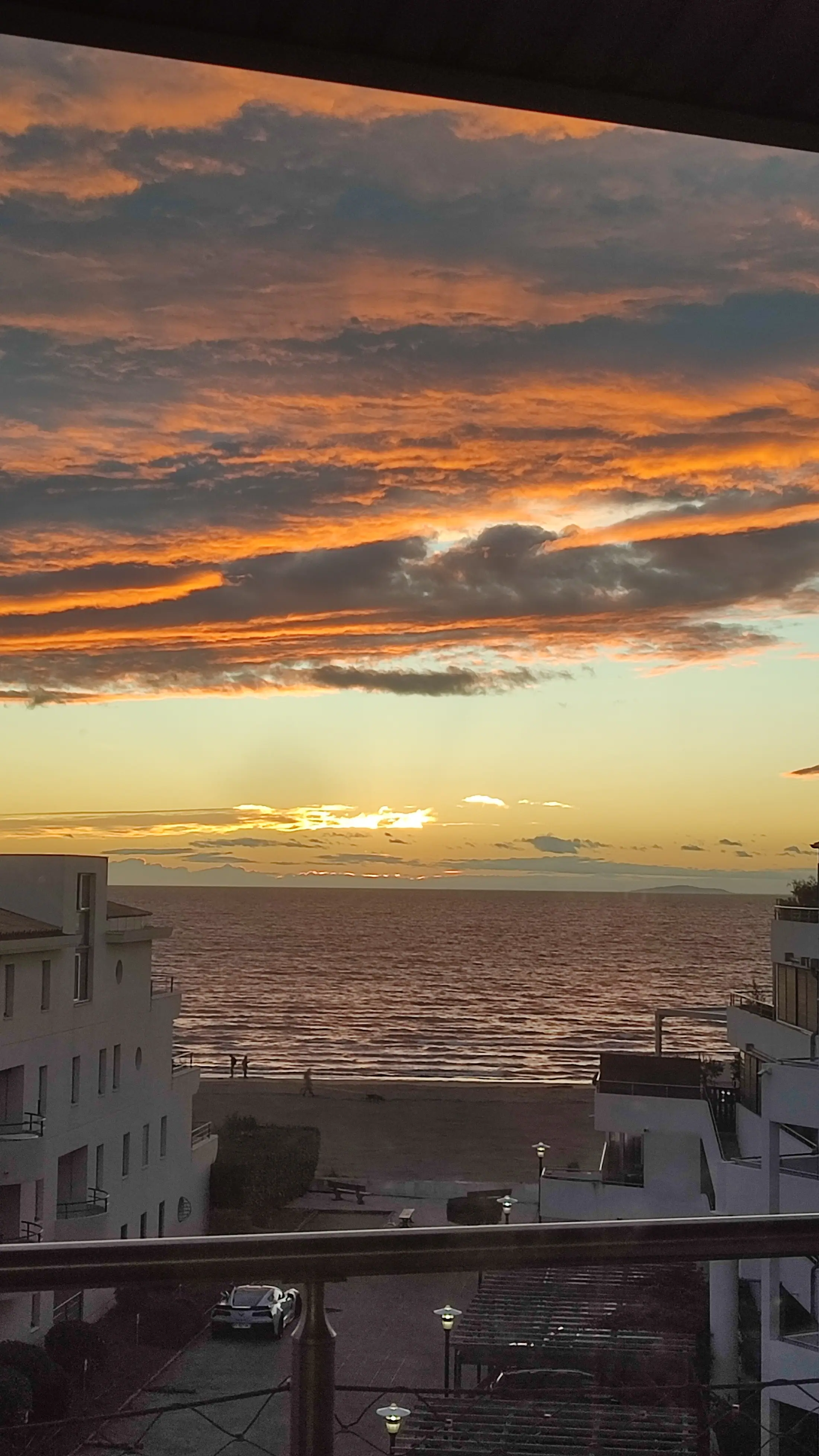 Coucher de soleil sur le littoral de Port Camargue