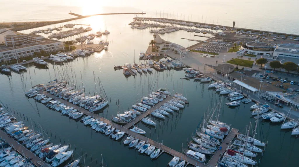 Vue aérienne de Port Camargue et de ses marinas