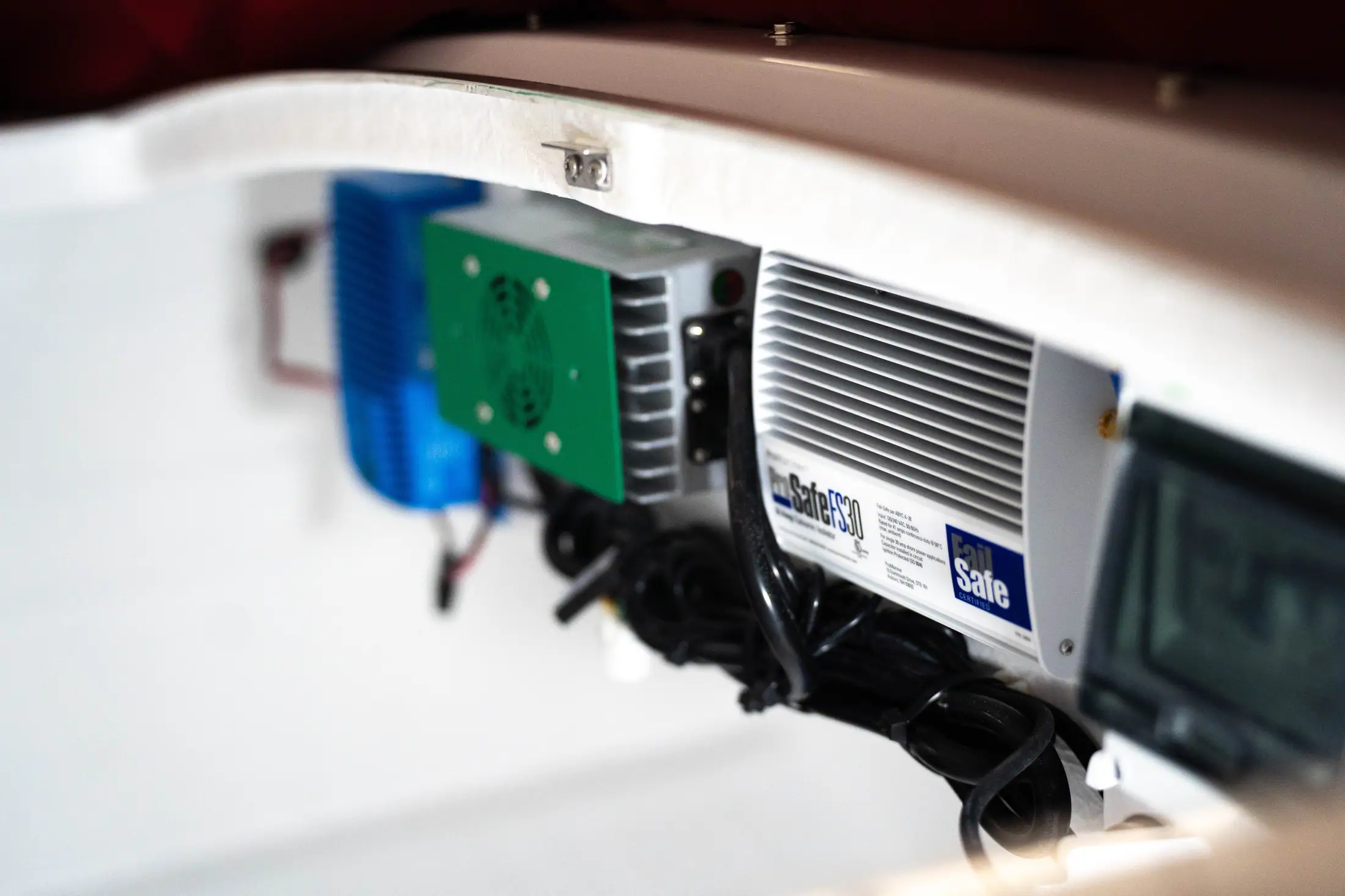Electric propulsion control integrated into a neo-retro boat